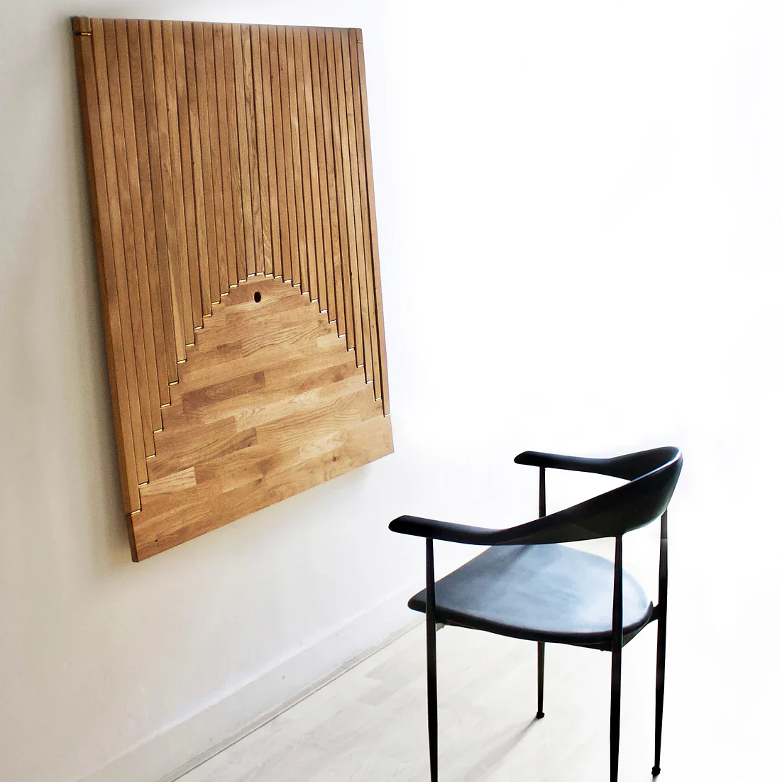 Bureau mural pliant design en bois naturel