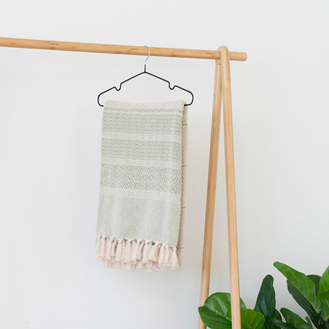 Manaus Clothes Rack