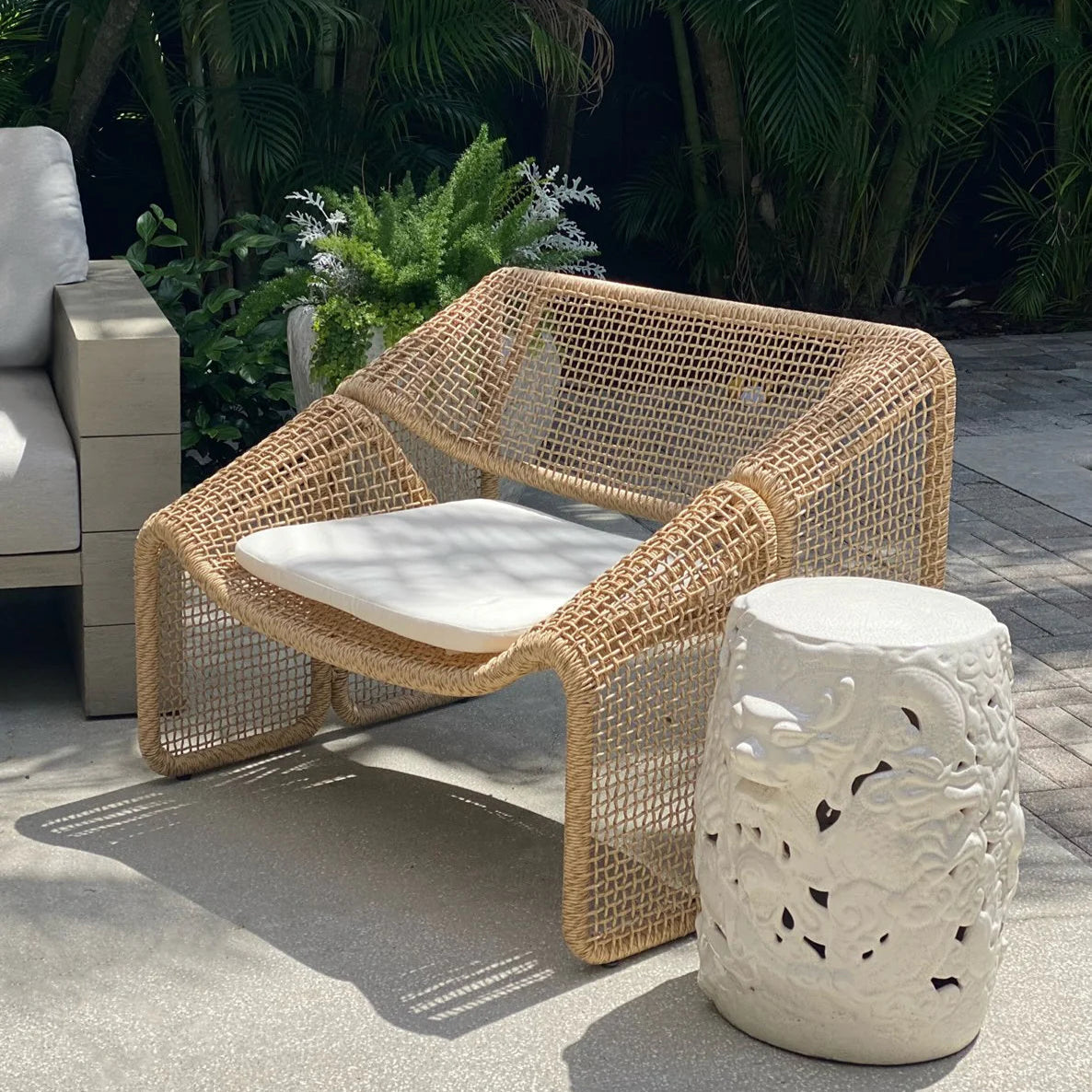 Fauteuil lounge en rotin tressé