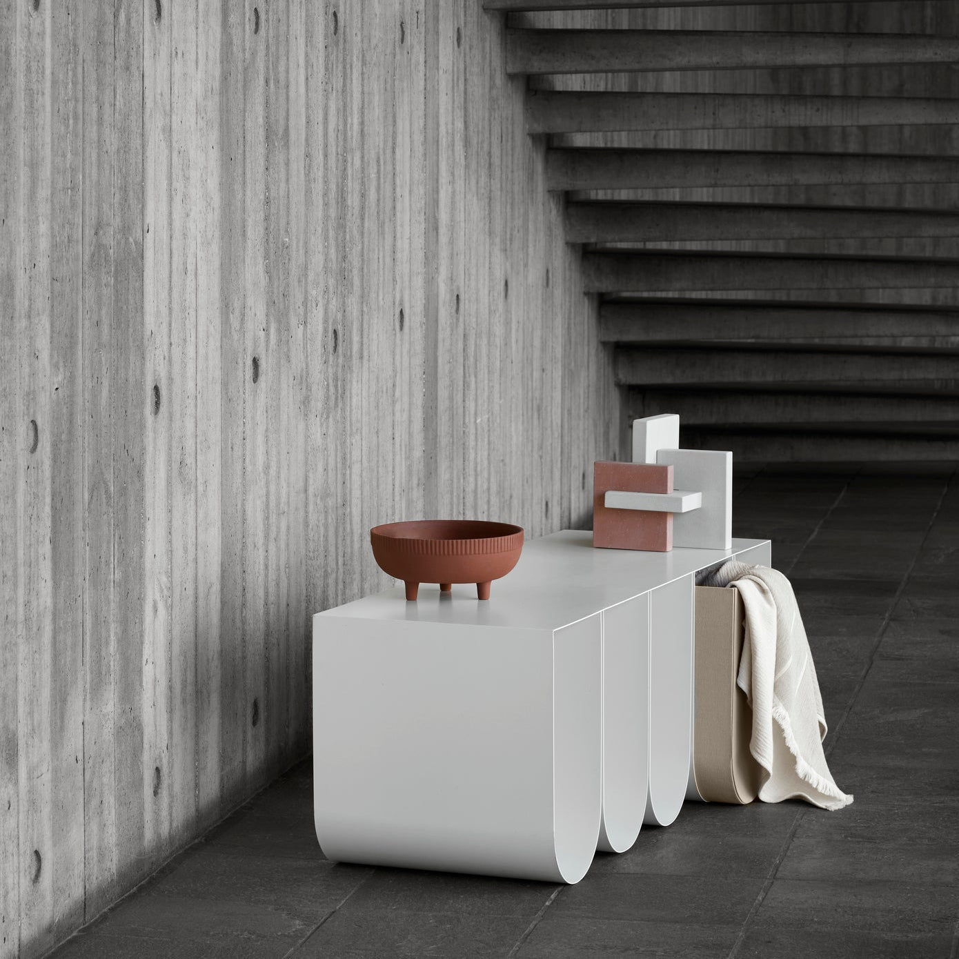 Banc Curved en acier beige