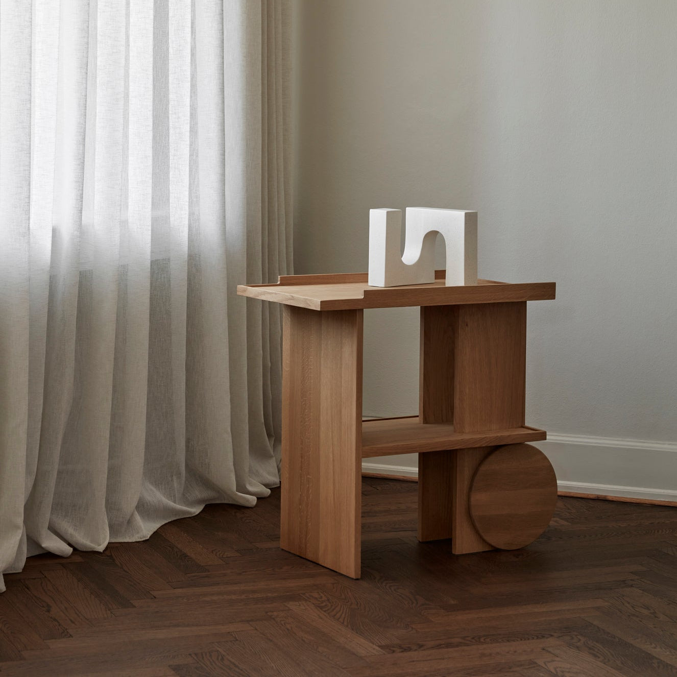 Table d’appoint Axis en chêne laqué