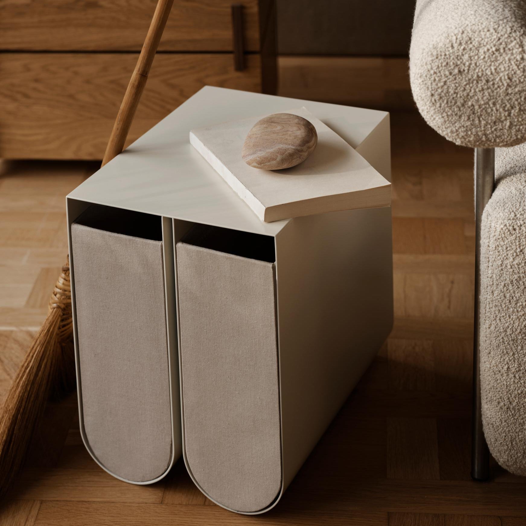 Table d’appoint Curved en acier beige