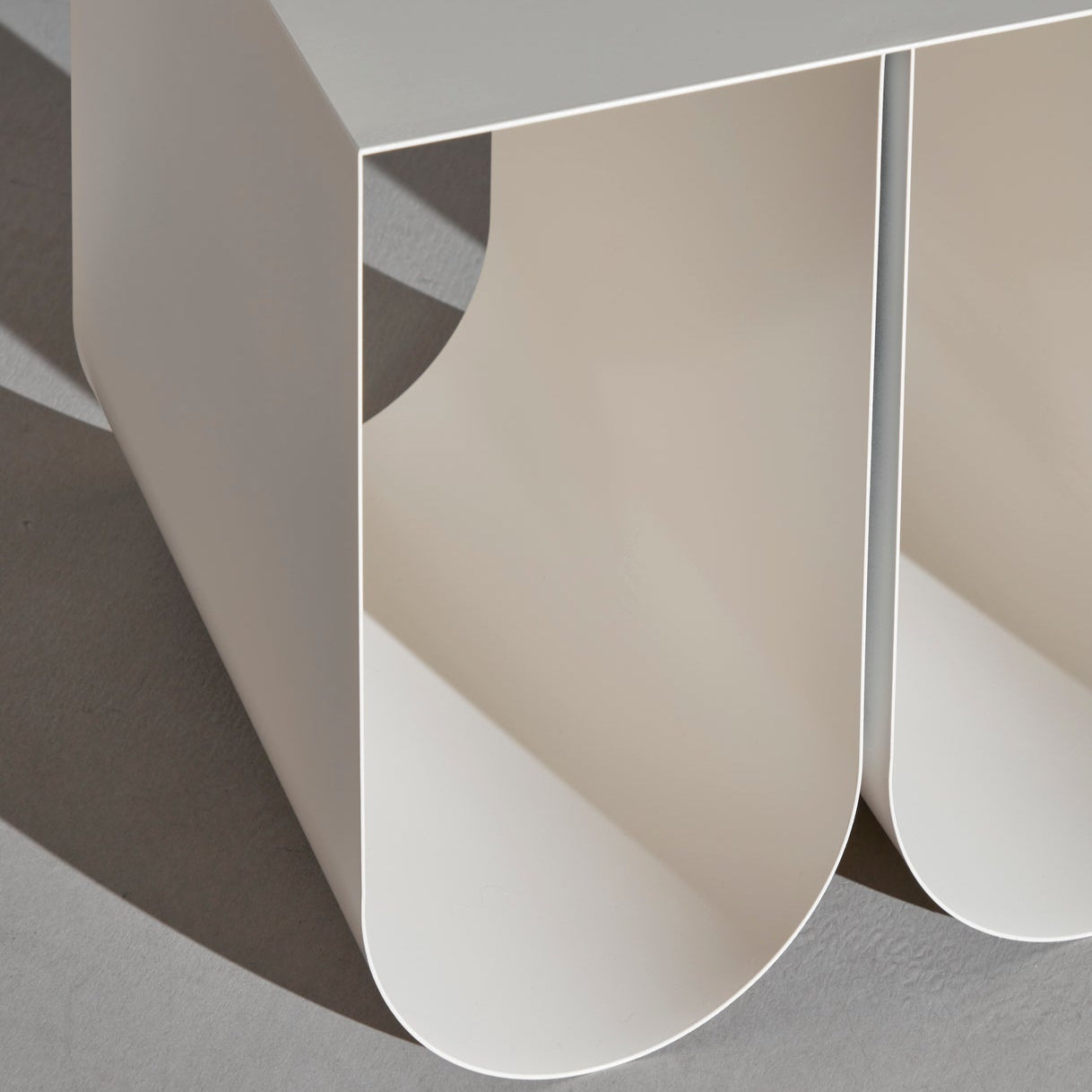 Banc Curved en acier beige