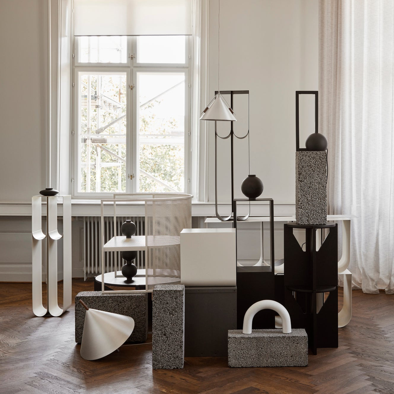 Piédestal Curved en acier noir
