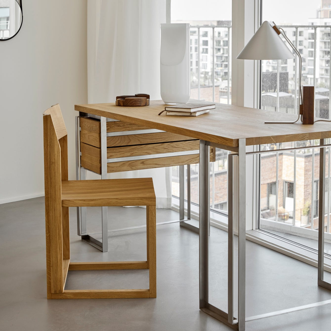 Bureau Outline en chêne et acier inoxydable