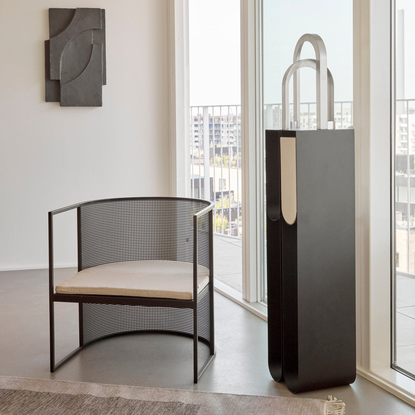 Piédestal Curved en acier noir