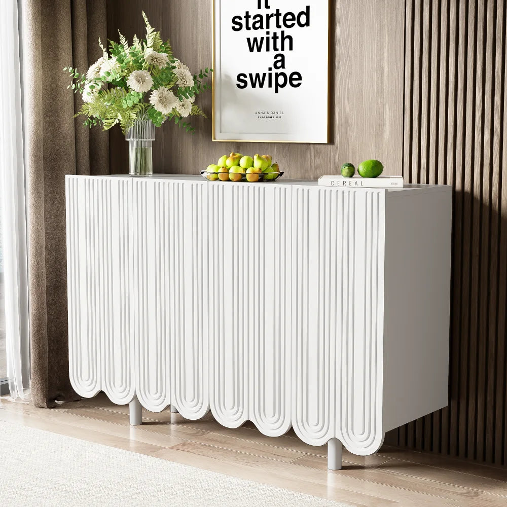 Buffet moderne à portes sculptées et rangements fermés