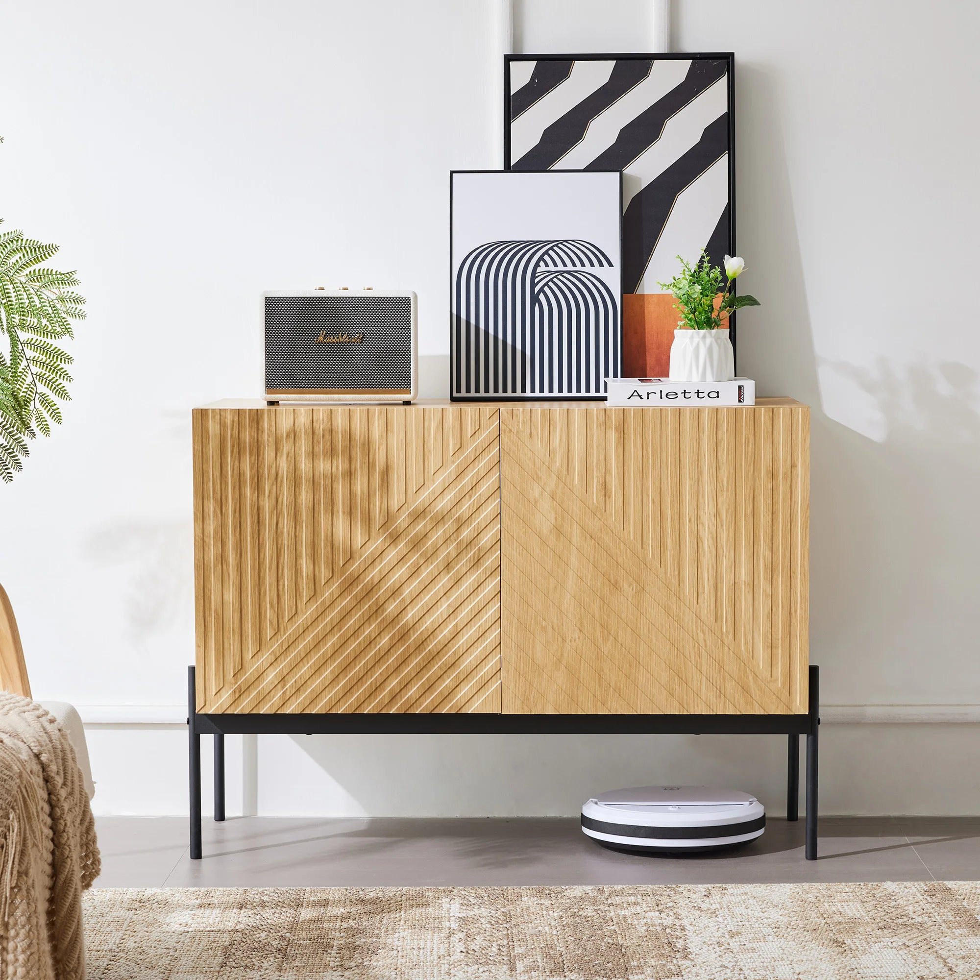 Buffet moderne en bois à motifs et pieds en métal