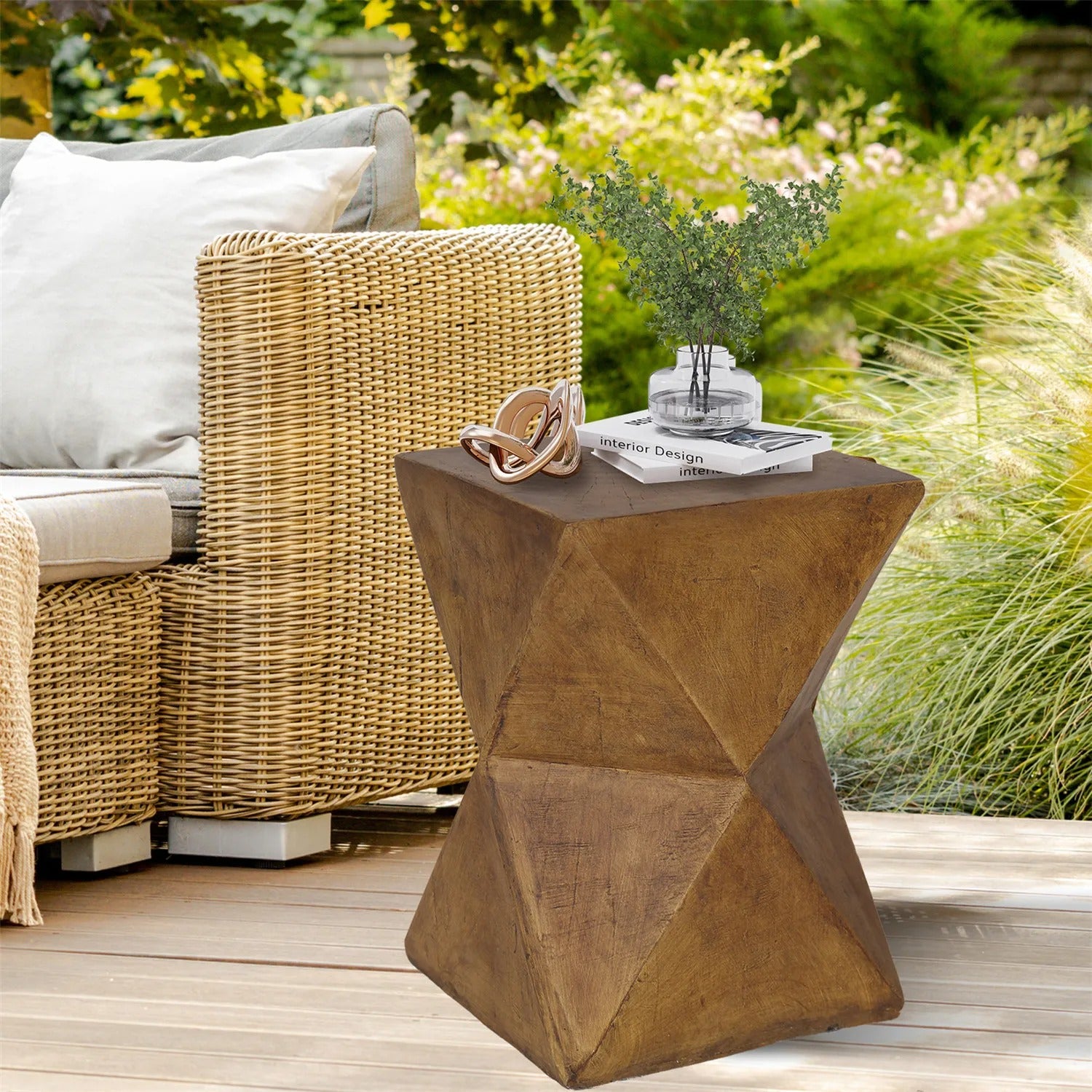 Table d’appoint béton sculpté