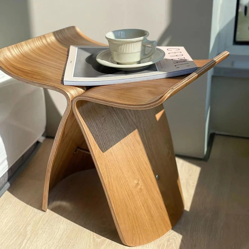Tabouret design courbé en bois