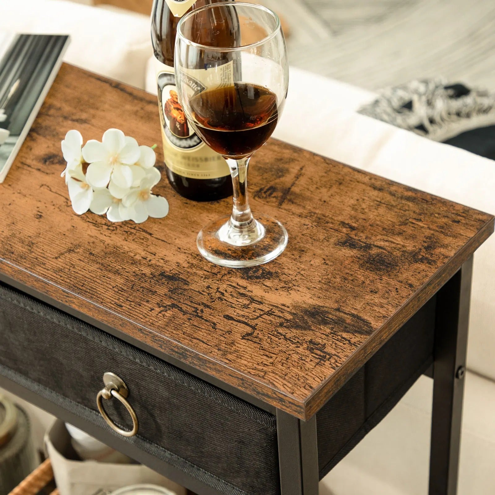 Console étroite avec tiroirs et étagère
