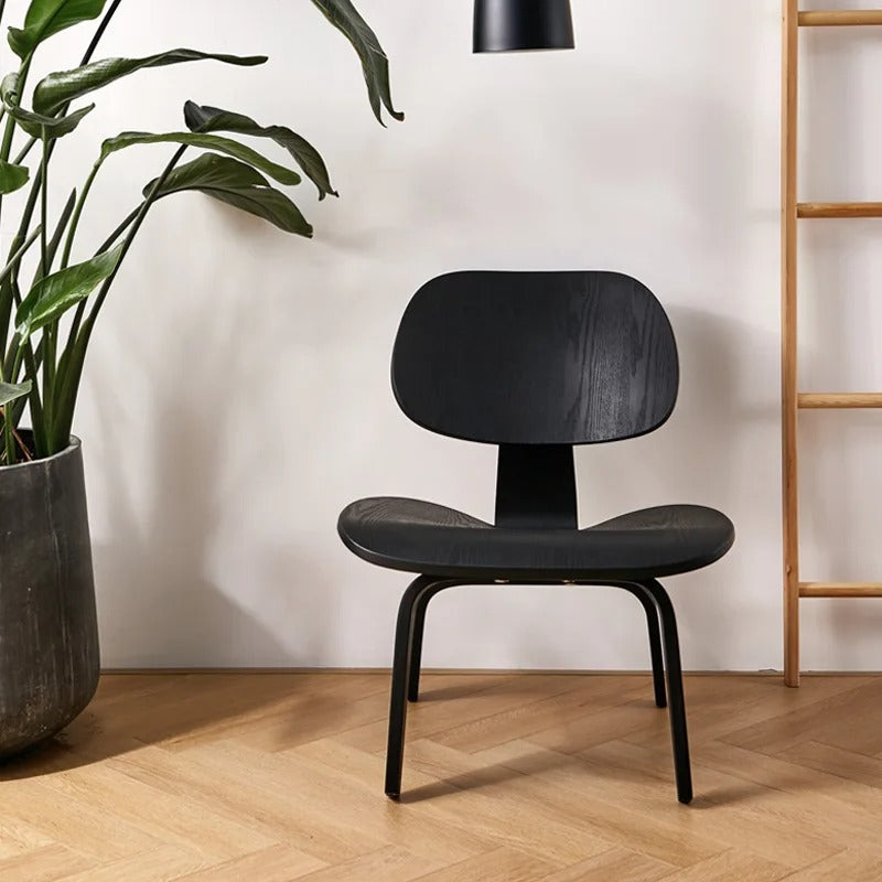 Chaise basse design en bois courbé