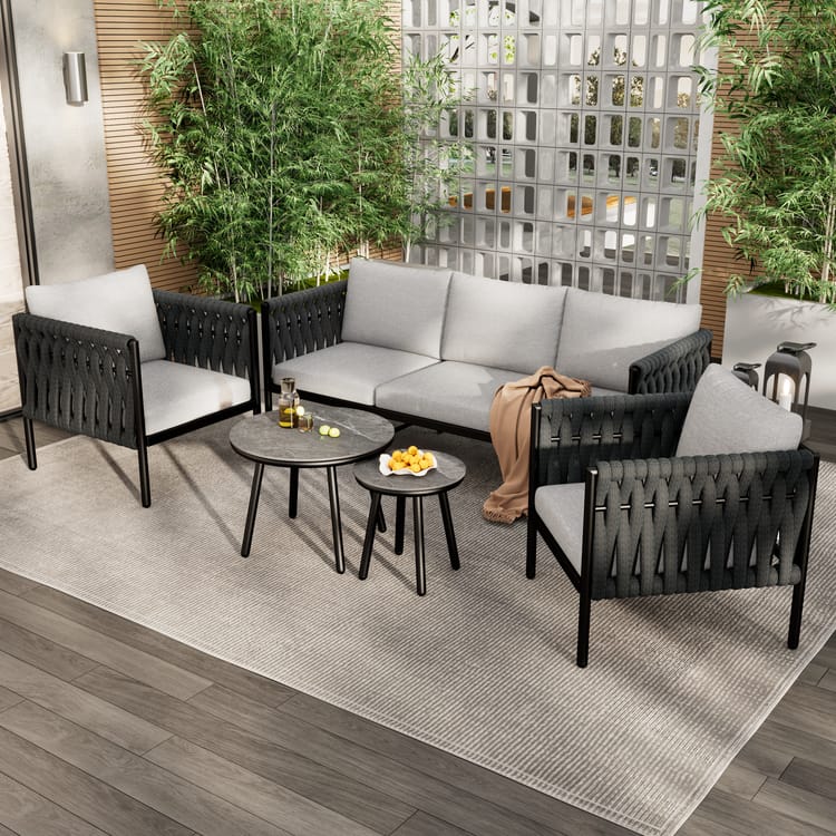 Salon de jardin 5 places avec coussins et tables basses