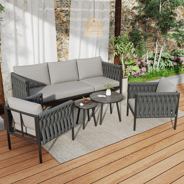 Salon de jardin 5 places avec coussins et tables basses