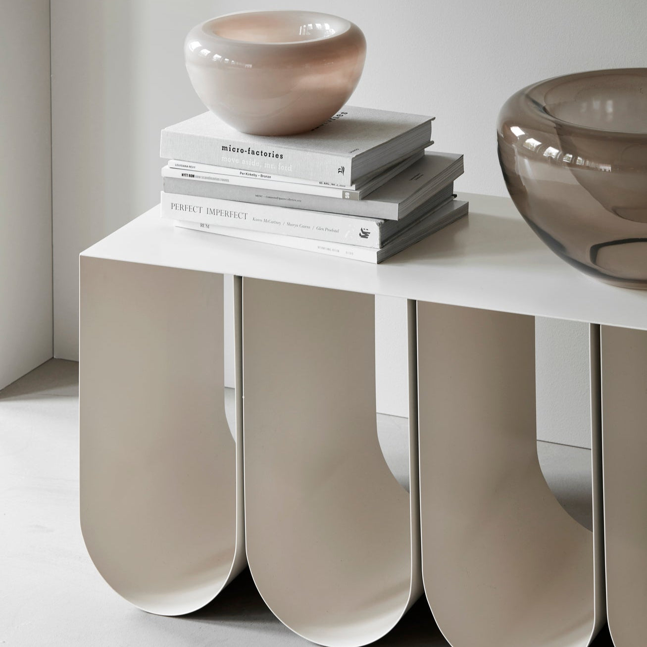 Banc Curved en acier beige