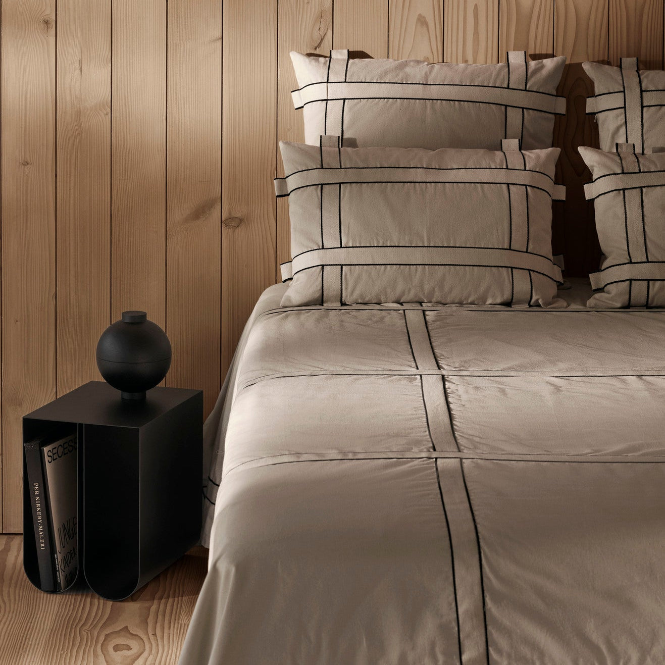 Table d’appoint Curved en acier noir