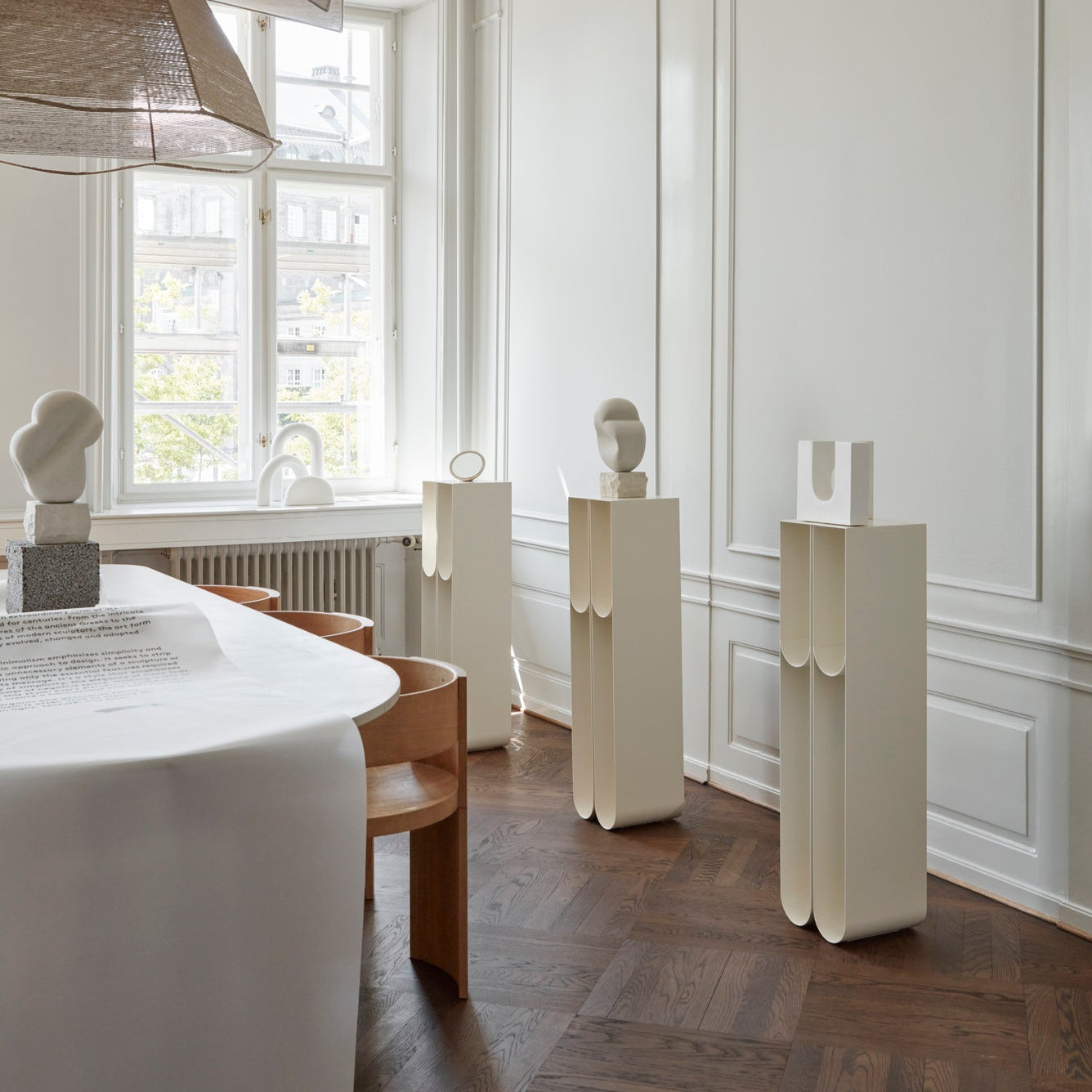 Piédestal Curved en acier beige