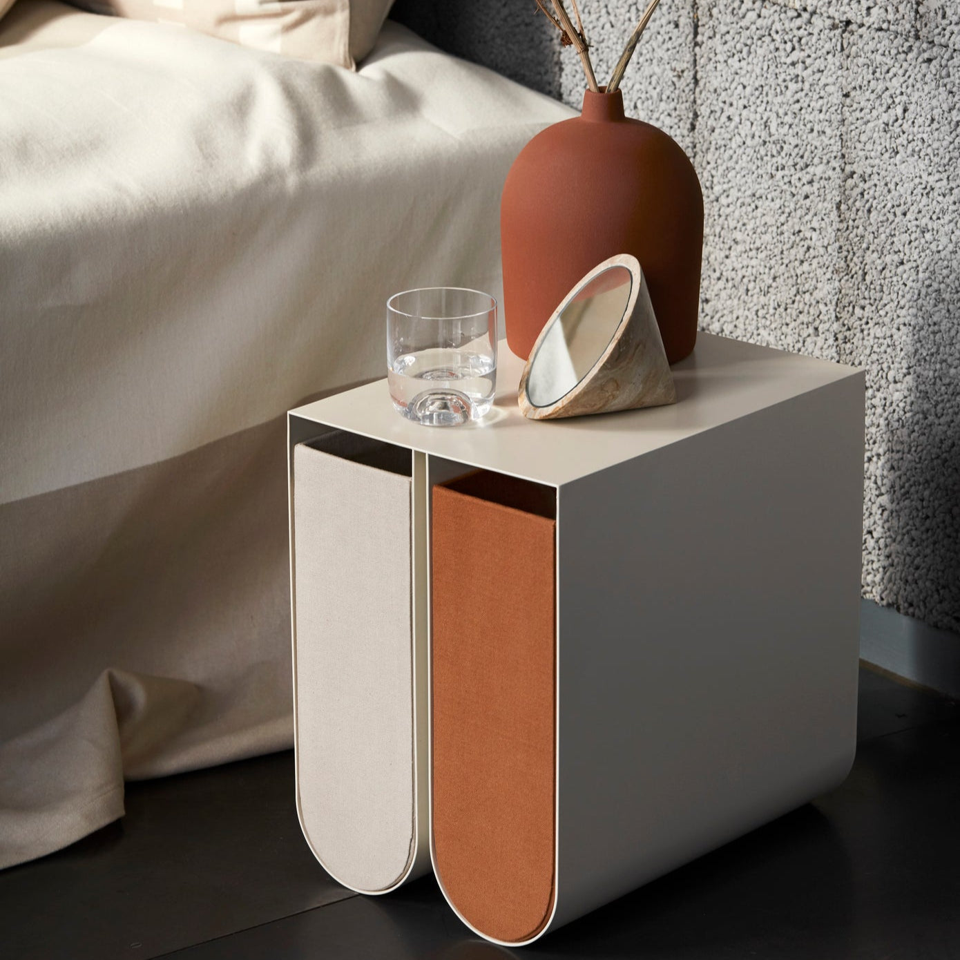 Table d’appoint Curved en acier beige