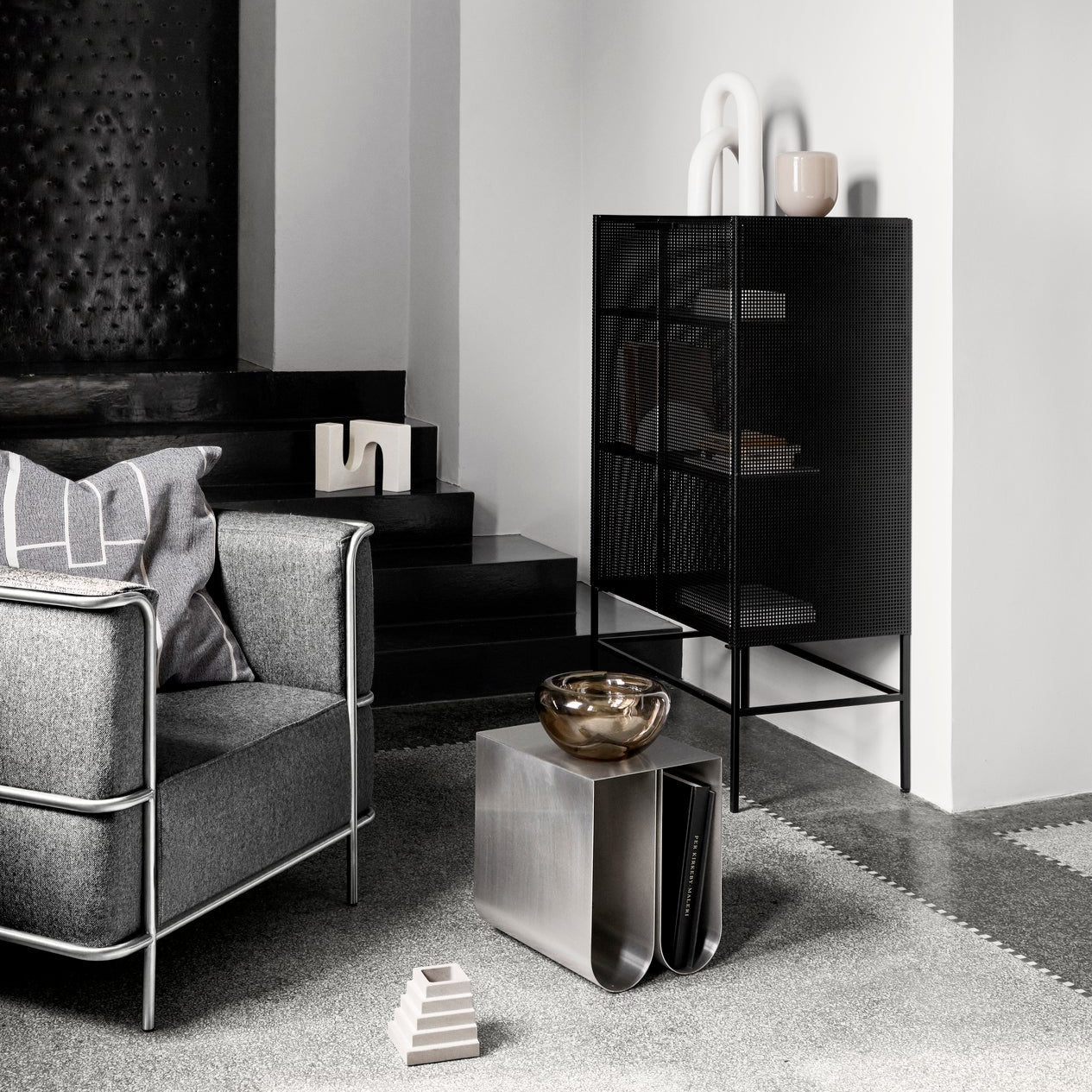 Table d’appoint Curved en acier inox brossé