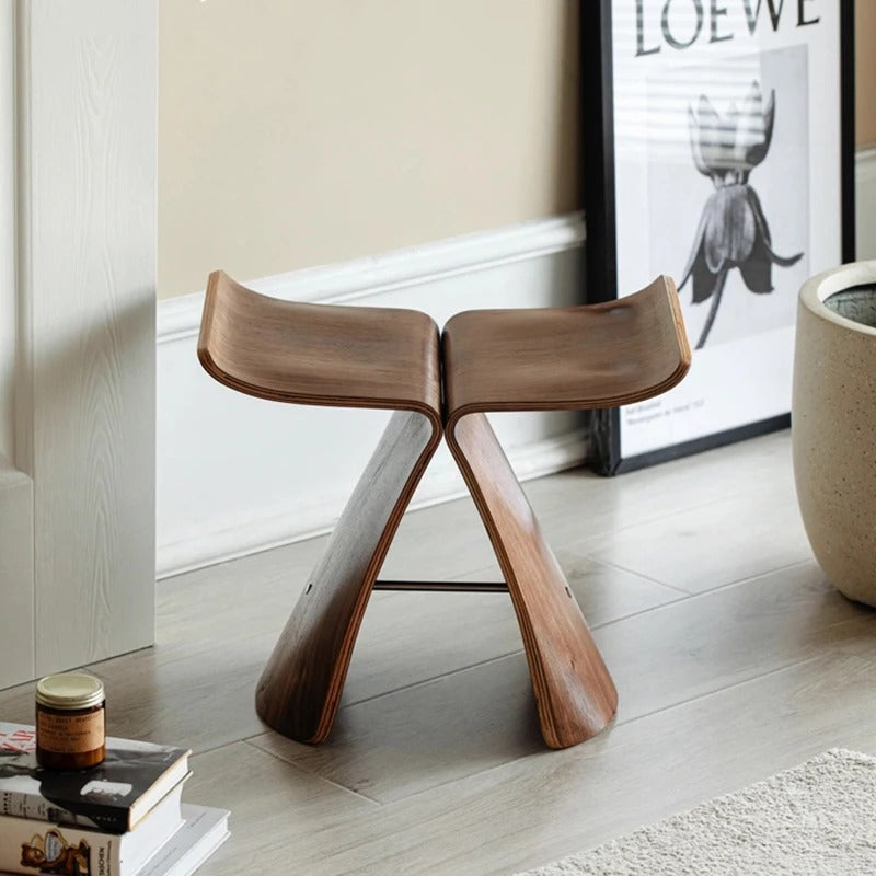 Tabouret design courbé en bois